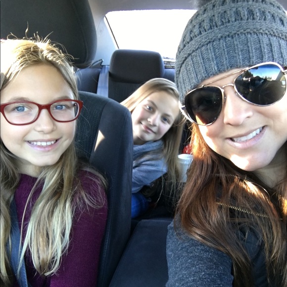 Meet your Posher, Tiffany - Picture 3 of 3